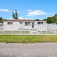 Casa a la venta en 6501 Flagler St, Hollywood FL 33023