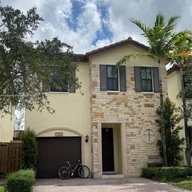 Casa a la venta en 10360 NW 70th Ter # 10360, Doral FL 33178