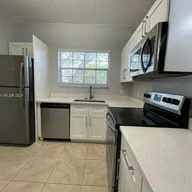 Apartamento a la venta en 640 Cypress Club Way # L12, Deerfield Beach FL 33064