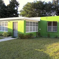 Casa a la venta en 2437 NW 98th St, Miami FL 33147