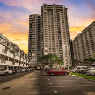 Apartamento a la venta en 2750 NE 183rd St # 304, Aventura FL 33160