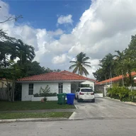 Casa a la venta en 2425 SW 19th Ter, Miami FL 33145