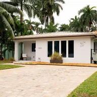 Casa a la venta en 1353 Van Buren St, Hollywood FL 33019