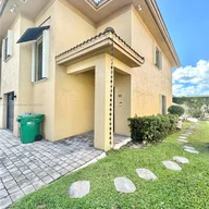 Apartamento a la venta en 11115 W Okeechobee Rd # 168, Hialeah Gardens FL 33018