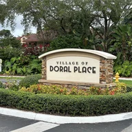 Casa a la venta en 4680 NW 102nd Ave # 20, Doral FL 33178