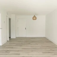 Apartamento a la venta en 8287 SW 128th St # 210, Pinecrest FL 33156