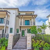 Casa a la venta en 8082 NW 42nd St, Doral FL 33166