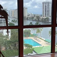 Apartamento a la venta en 800 Parkview Dr # 819, Hallandale Beach FL 33009