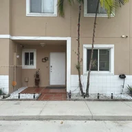 Casa a la venta en 13916 SW 172nd Ln # 13916, Miami FL 33177