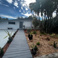 Casa a la venta en 1230 NE 155th St, North Miami Beach FL 33162