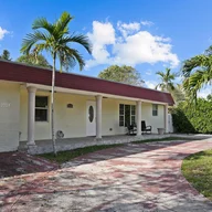 Casa a la venta en 19310 NW 48th Ct, Miami Gardens FL 33055