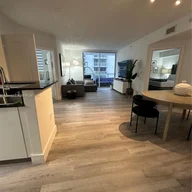 Apartamento a la venta en 5085 NW 7th St # 1006, Miami FL 33126