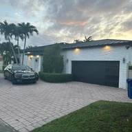 Casa a la venta en 21010 NE 24th Ct, Miami FL 33180