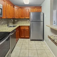 Apartamento a la venta en 7195 NW 179th St # 311, Hialeah FL 33015