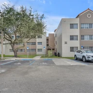 Apartamento a la venta en 6065 NW 186th St # 302, Hialeah FL 33015