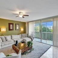 Apartamento a la venta en 7001 Environ Blvd # 403, Lauderhill FL 33319