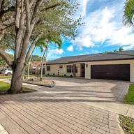 Casa a la venta en 7910 NW 169th Ter, Miami Lakes FL 33016