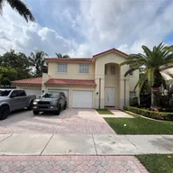 Casa a la venta en 6498 NW 113th Pl, Doral FL 33178