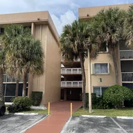 Apartamento a la venta en 17000 NW 67th Ave # 405, Hialeah FL 33015