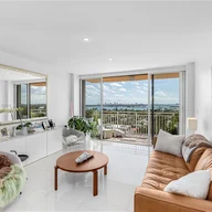 Apartamento a la venta en 2450 NE 135th St # 1009, North Miami FL 33181