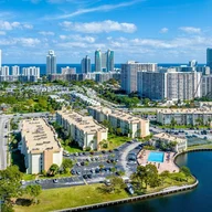 Apartamento a la venta en 501 Three Islands Blvd # 410, Hallandale Beach FL 33009