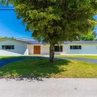 Casa a la venta en 12525 SW 68 Ct, Pinecrest FL 33156