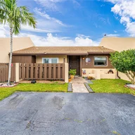 Casa a la venta en 12326 SW 111th S Canal St Rd # 12326, Miami FL 33186