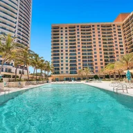 Apartamento a la venta en 2501 S Ocean Dr # 307, Hollywood FL 33019