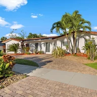 Casa a la venta en 8436 SW 143rd Ave, Miami FL 33183