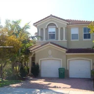 Casa a la venta en 10850 NW 84th Ln, Doral FL 33178