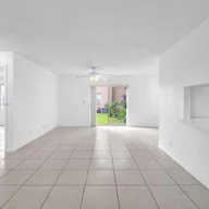 Apartamento a la venta en 334 SW 86th Ave # 107, Pembroke Pines FL 33025