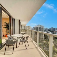 Apartamento a la venta en 20281 E Country Club Dr # 2411, Aventura FL 33180