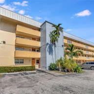 Apartamento a la venta en 3551 NE 169th St # 100, North Miami Beach FL 33160