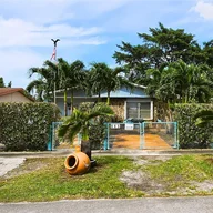 Casa a la venta en 665 SE 7th Pl, Hialeah FL 33010