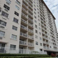 Apartamento a la venta en 400 Kings Point Dr # 224, Sunny Isles Beach FL 33160