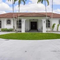 Casa a la venta en 10305 SW 70th St, Miami FL 33173