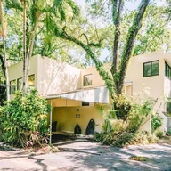 Casa a la venta en 4007 Kumquat Ave, Miami FL 33133