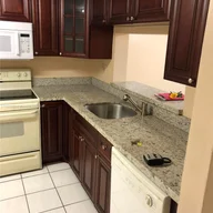 Apartamento a la venta en 10975 SW 107th St # 202, Miami FL 33176
