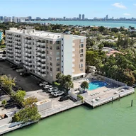 Apartamento a la venta en 1455 N Treasure Dr # P, North Bay Village FL 33141