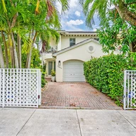 Casa a la venta en 2651 SW 31st Pl # 2651A, Miami FL 33133