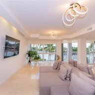 Apartamento a la venta en 3801 NE 207th St, Aventura FL 33180
