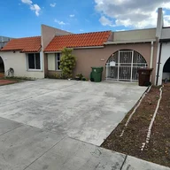 Casa a la venta en 1650 W 57th Ter, Hialeah FL 33012