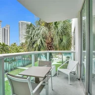 Apartamento a la venta en 19380 Collins Ave # 214, Sunny Isles Beach FL 33160