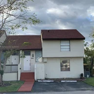 Apartamento a la venta en 562 NW 98th Ct # 562, Miami FL 33172