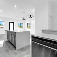 Casa a la venta en 108 NW 1st Ave, Hallandale Beach FL 33009