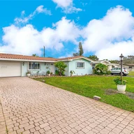 Casa a la venta en 8451 NW 11th Ct, Pembroke Pines FL 33024