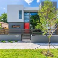 Casa a la venta en 2990 SW 20th St, Miami FL 33145