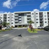 Apartamento a la venta en 1301 NE 7th St # 112, Hallandale Beach FL 33009