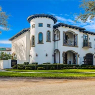 Casa a la venta en 8420 NW 169th Ter, Miami Lakes FL 33016