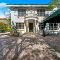 Casa a la venta en 1535 SW 13th St, Miami FL 33145